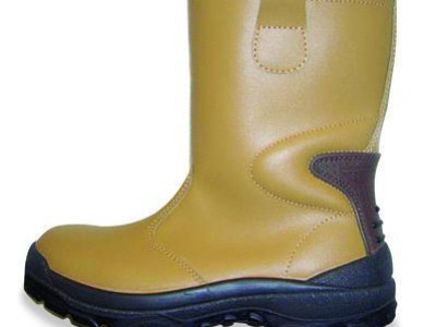Rigger Boots - Globe Trotters. Lined & Water Resistant. Tan Size 9