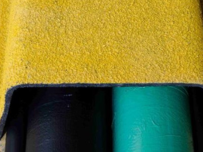 Anti-slip Pipe/Hose Ramp, Coarse Grade (1-3mm) Safety Surface, Black/Yellow, Double Pipe 4