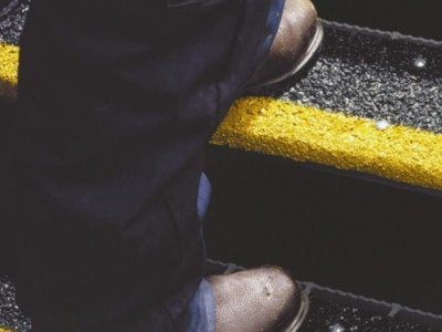Anti-slip Stair Tread Covers, Extra Coarse Grade (3-5mm) Safety Surface, Black & Yellow, 600x150x30mm