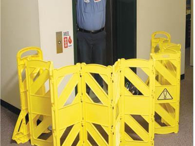 Portable Mobile Barrier - Lightweight. Length 4m with 16 Articulating Panels