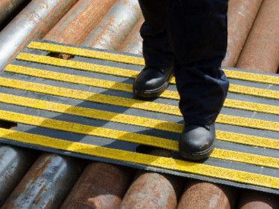 Tubulars Safety, Pipewalker, Long Tread Type, Coarse (1-3mm) Safety Surface, Black/Yellow, 3300 x 700mm.